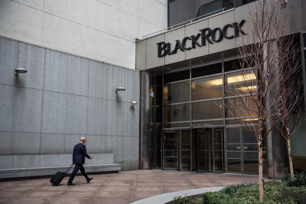 BlackRock-SEC Crypto Talks: Staking, Tokenization & ETF Future