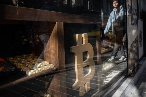 Bitcoin Short-Term Holders Signal Weakness Amid Price Surge